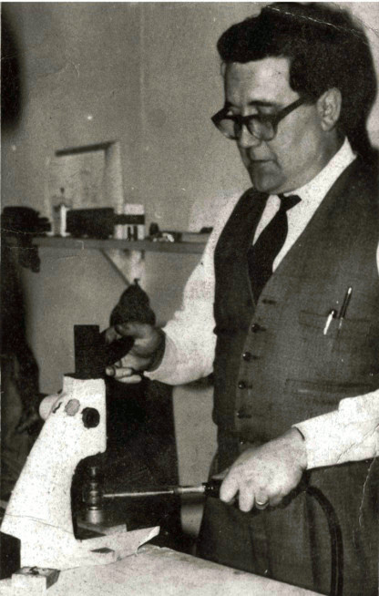 Colin Binnie moulding. 1967